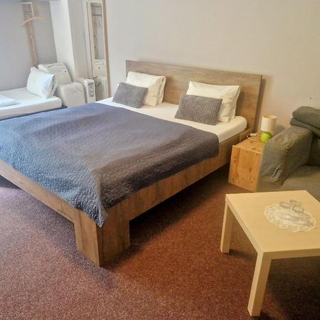 ברון Family Hotel Maxim מראה חיצוני תמונה