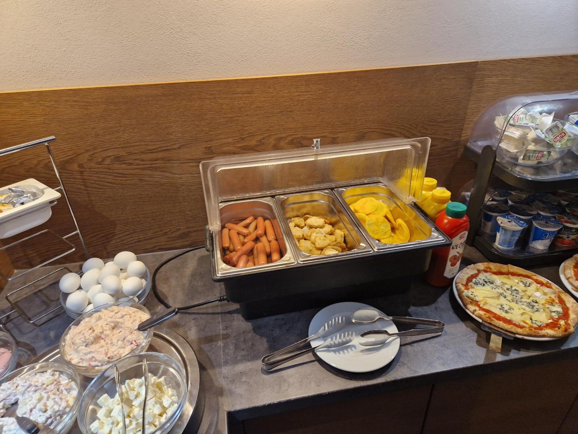 ברון Family Hotel Maxim מראה חיצוני תמונה