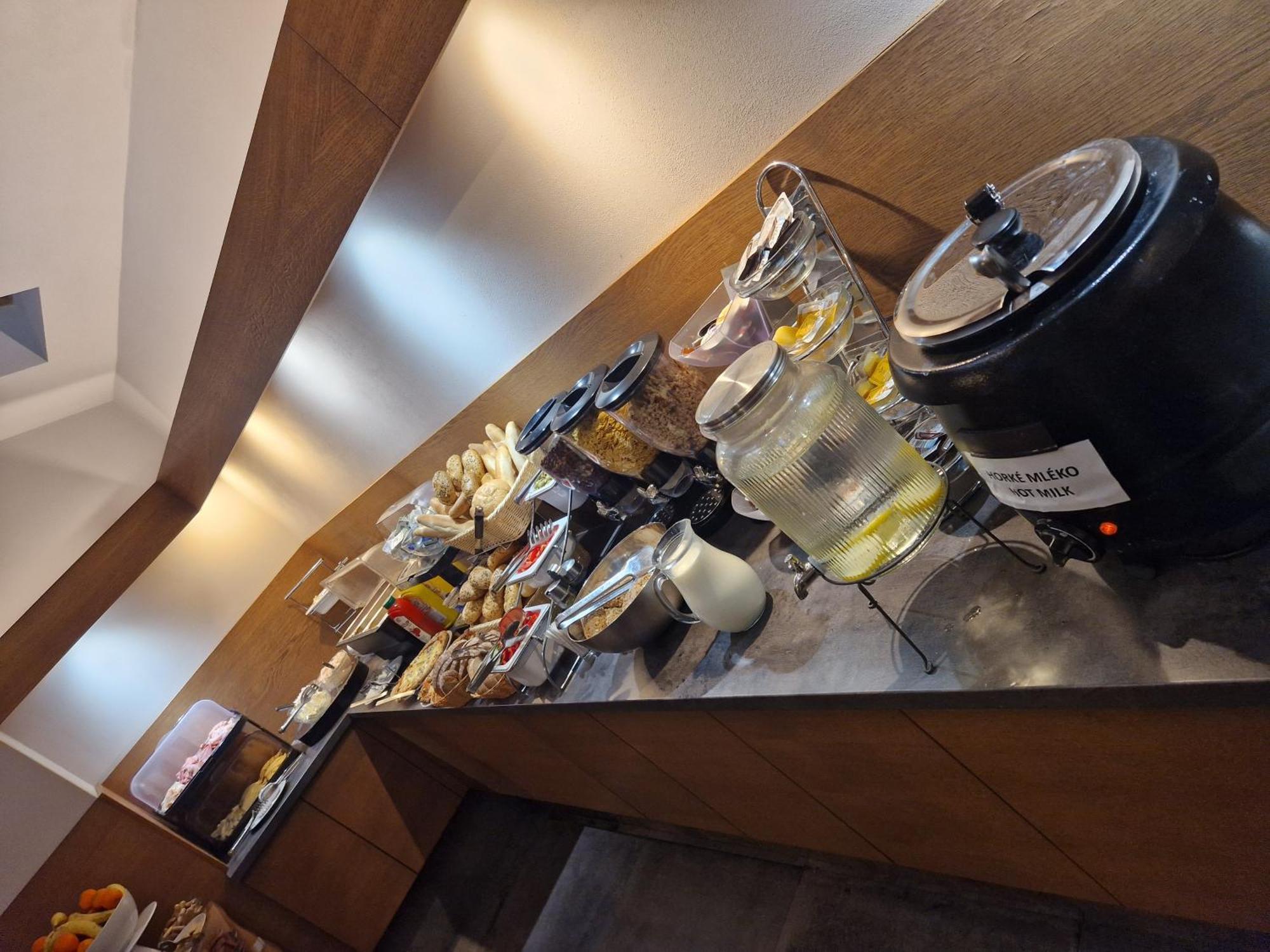 ברון Family Hotel Maxim מראה חיצוני תמונה