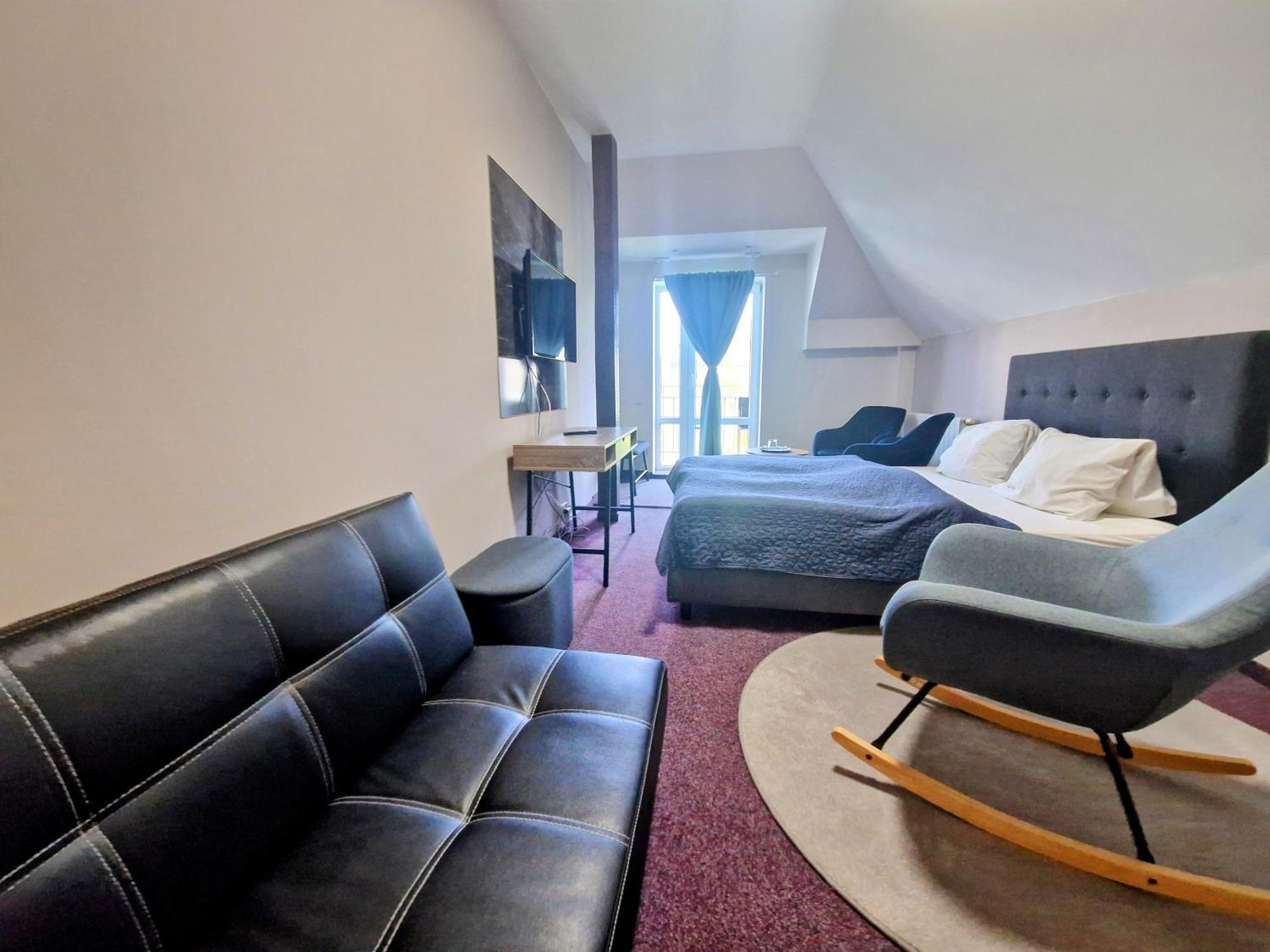 ברון Family Hotel Maxim מראה חיצוני תמונה