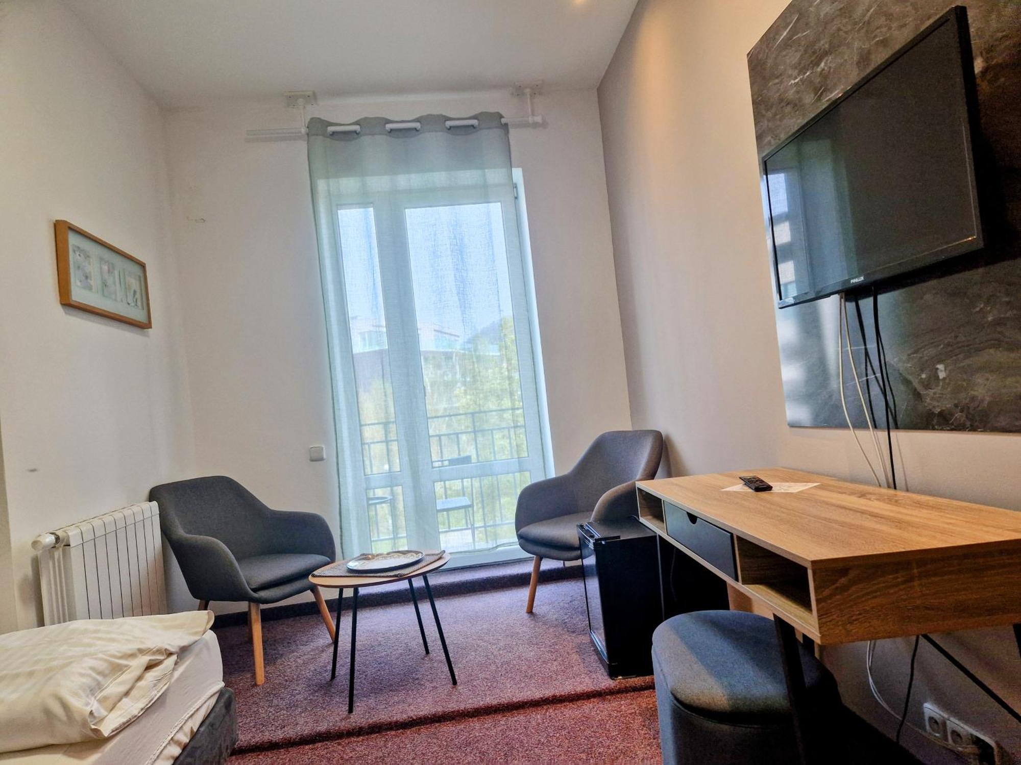 ברון Family Hotel Maxim מראה חיצוני תמונה