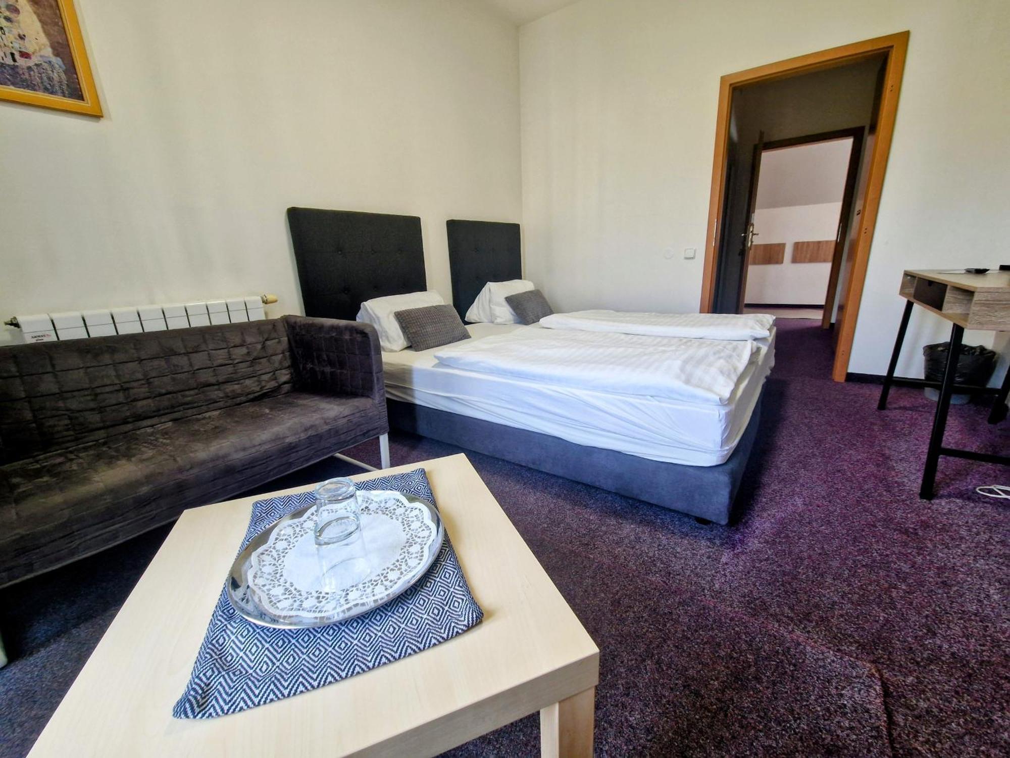 ברון Family Hotel Maxim מראה חיצוני תמונה