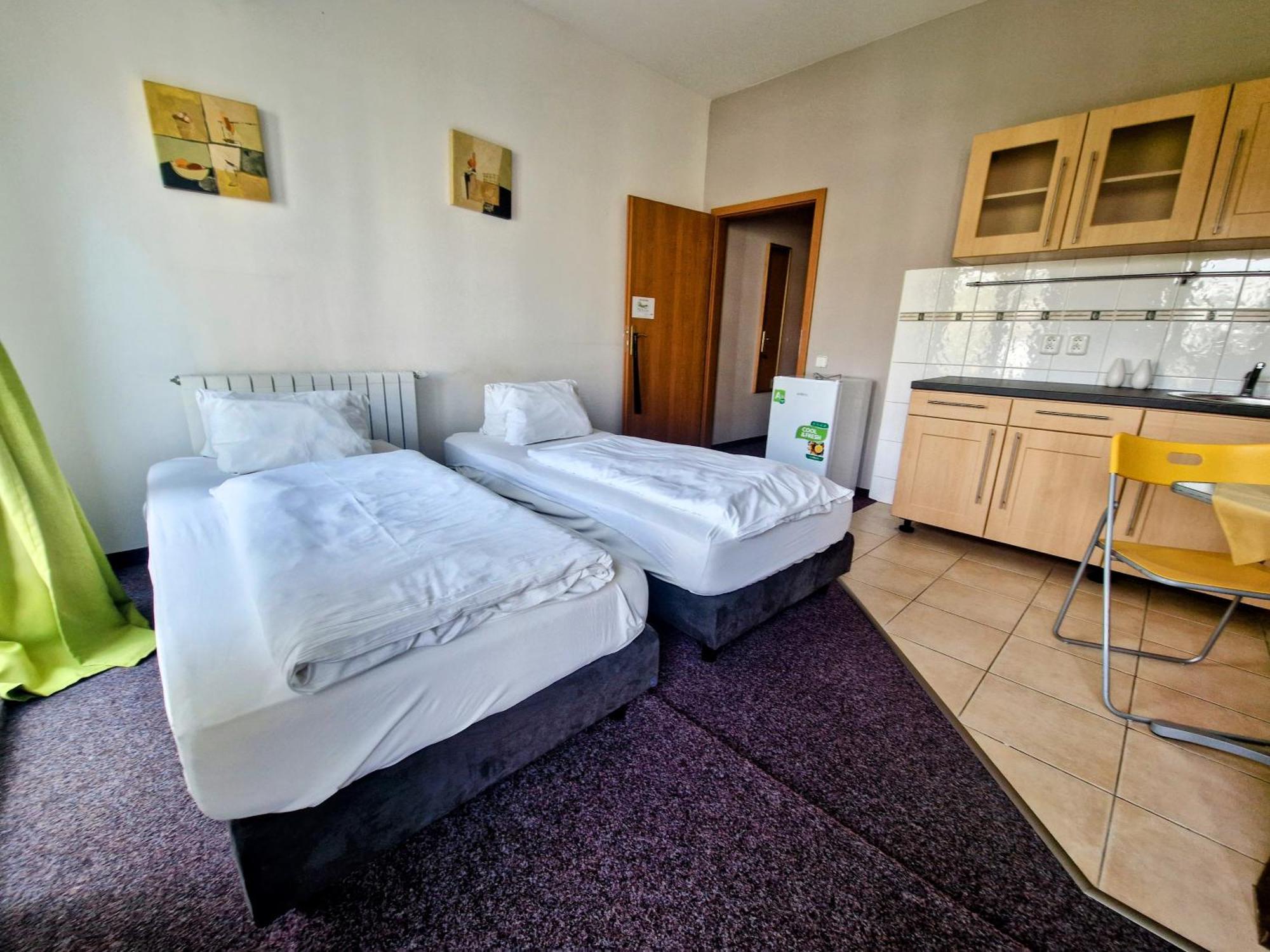 ברון Family Hotel Maxim מראה חיצוני תמונה