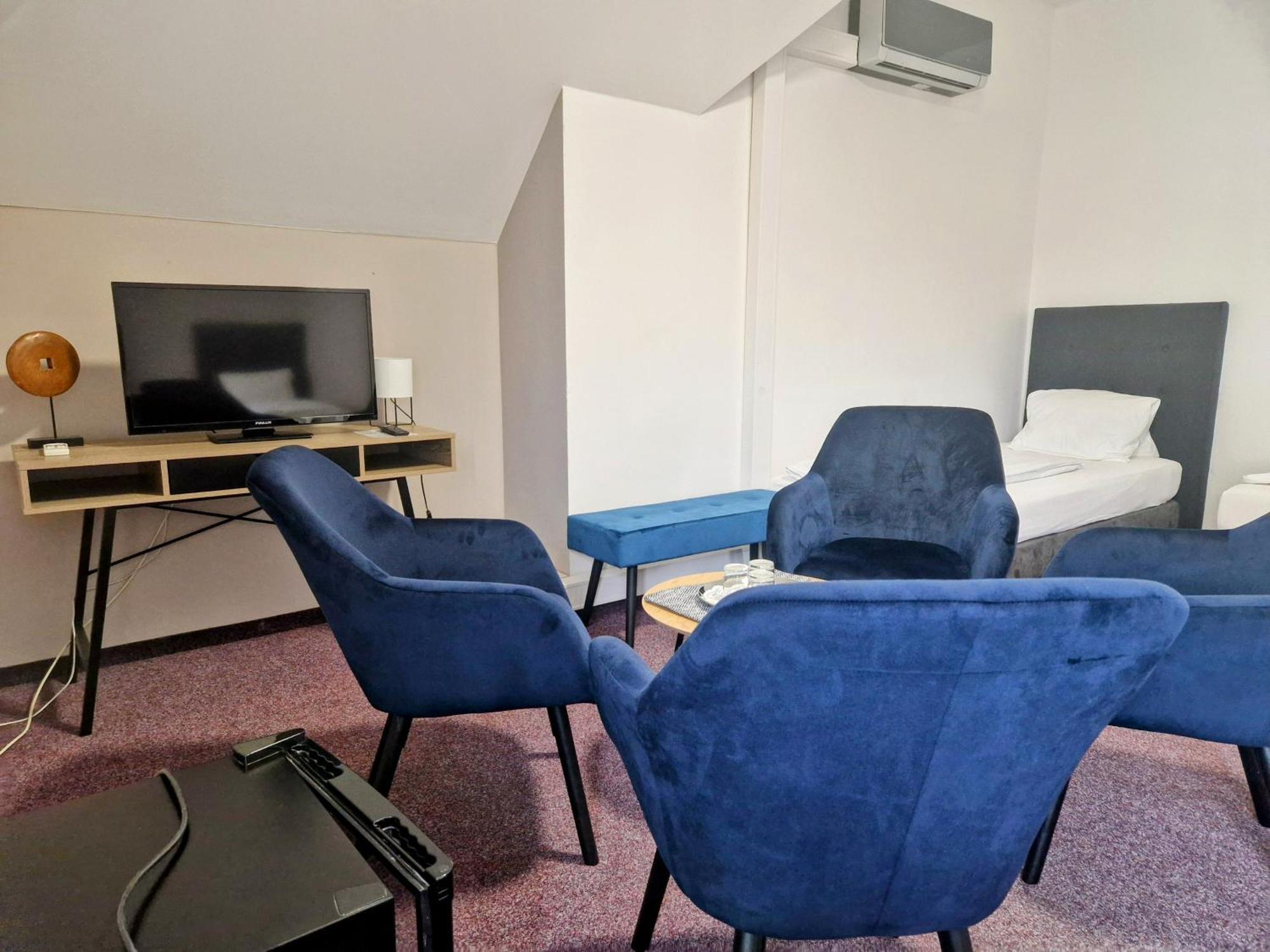 ברון Family Hotel Maxim מראה חיצוני תמונה