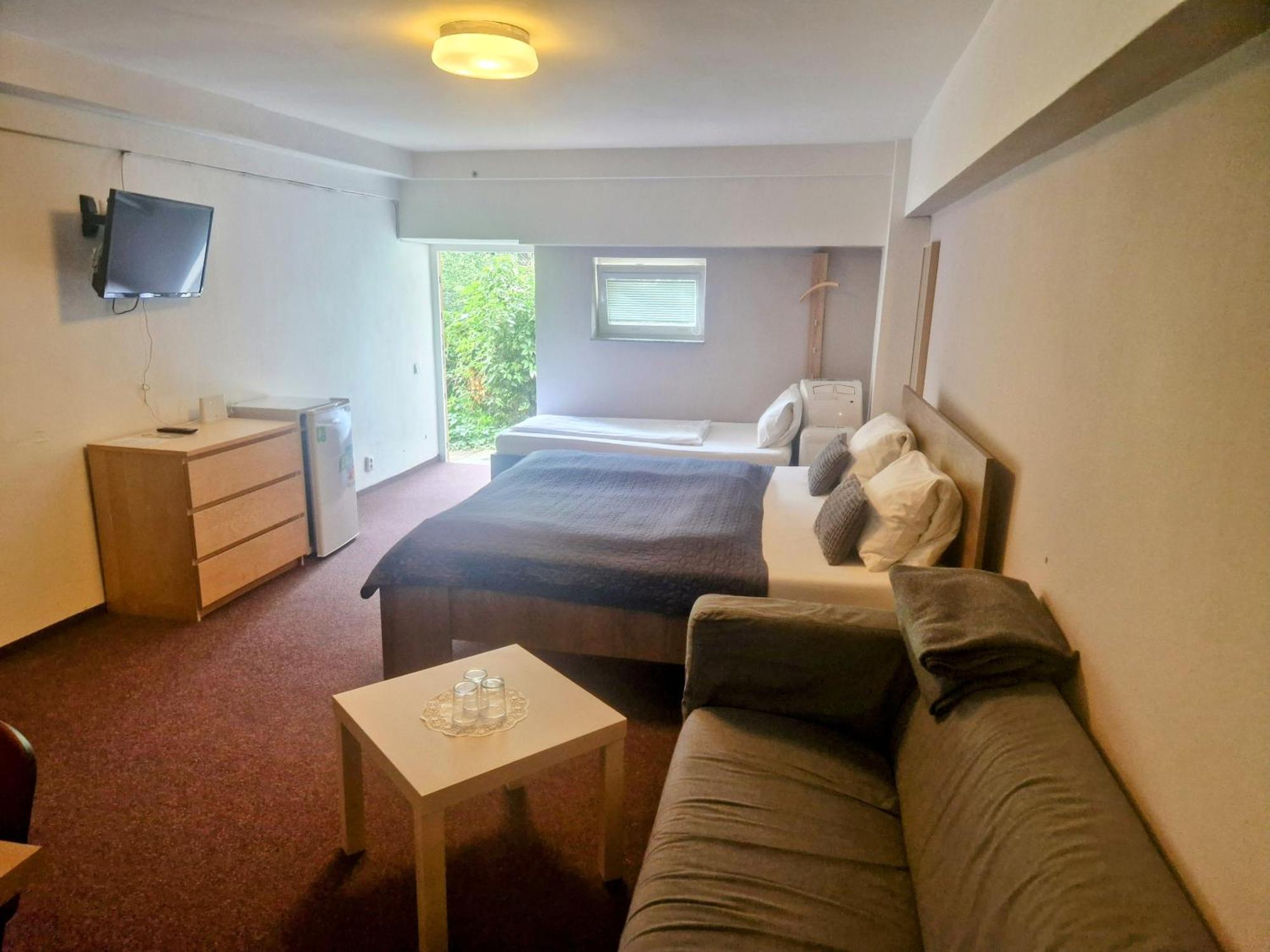 ברון Family Hotel Maxim מראה חיצוני תמונה