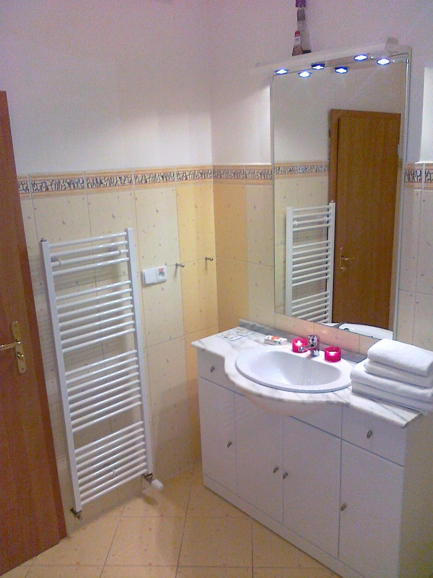 ברון Family Hotel Maxim מראה חיצוני תמונה
