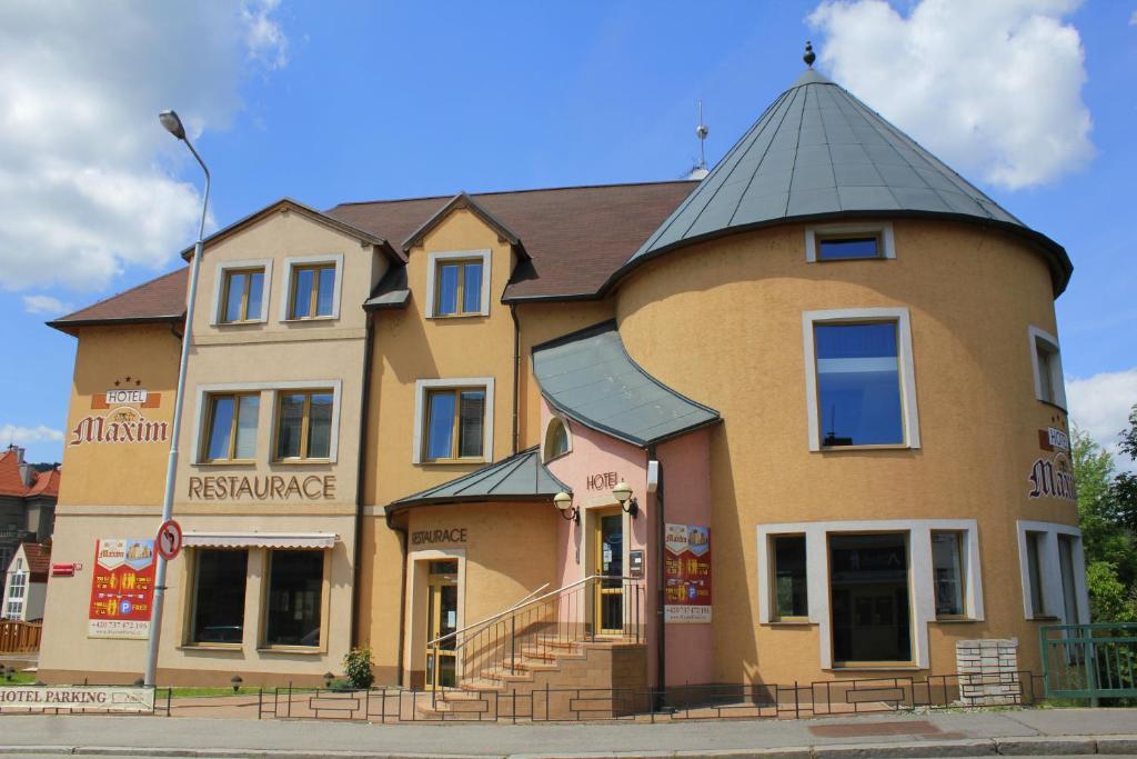 ברון Family Hotel Maxim מראה חיצוני תמונה